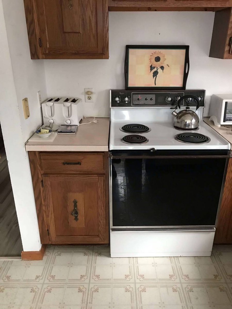 napoli_mashpee_before_kitchen_remodel_oven_view